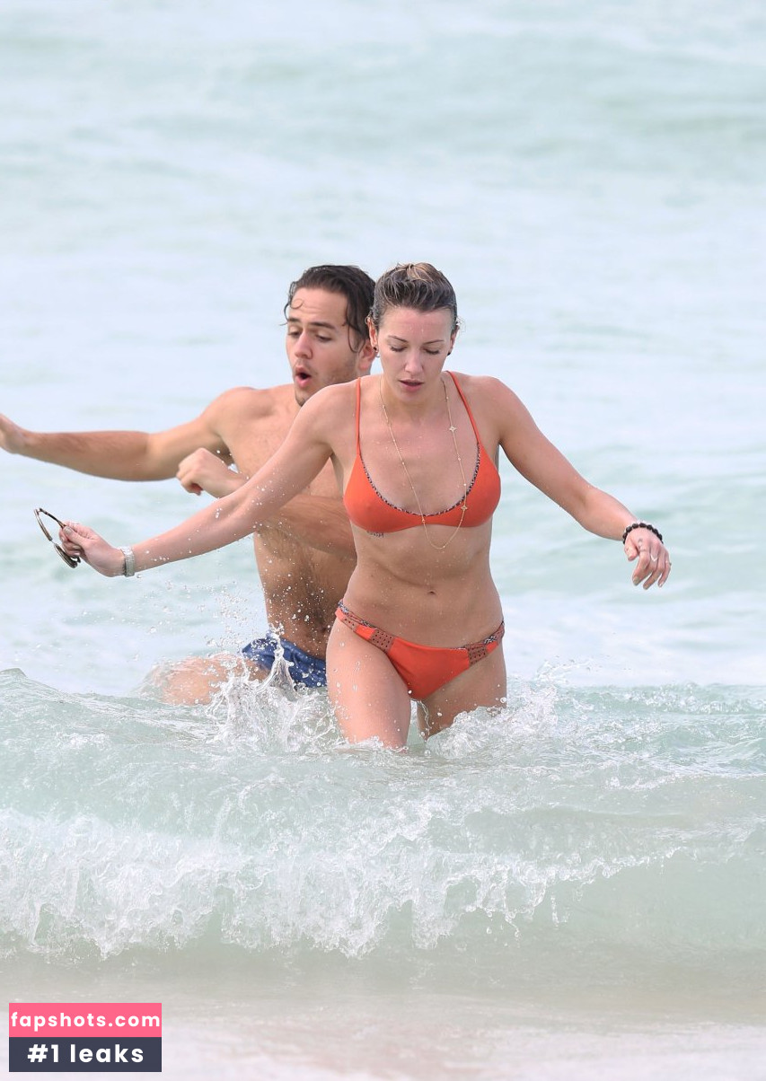 Katie Cassidy gallery photo #350