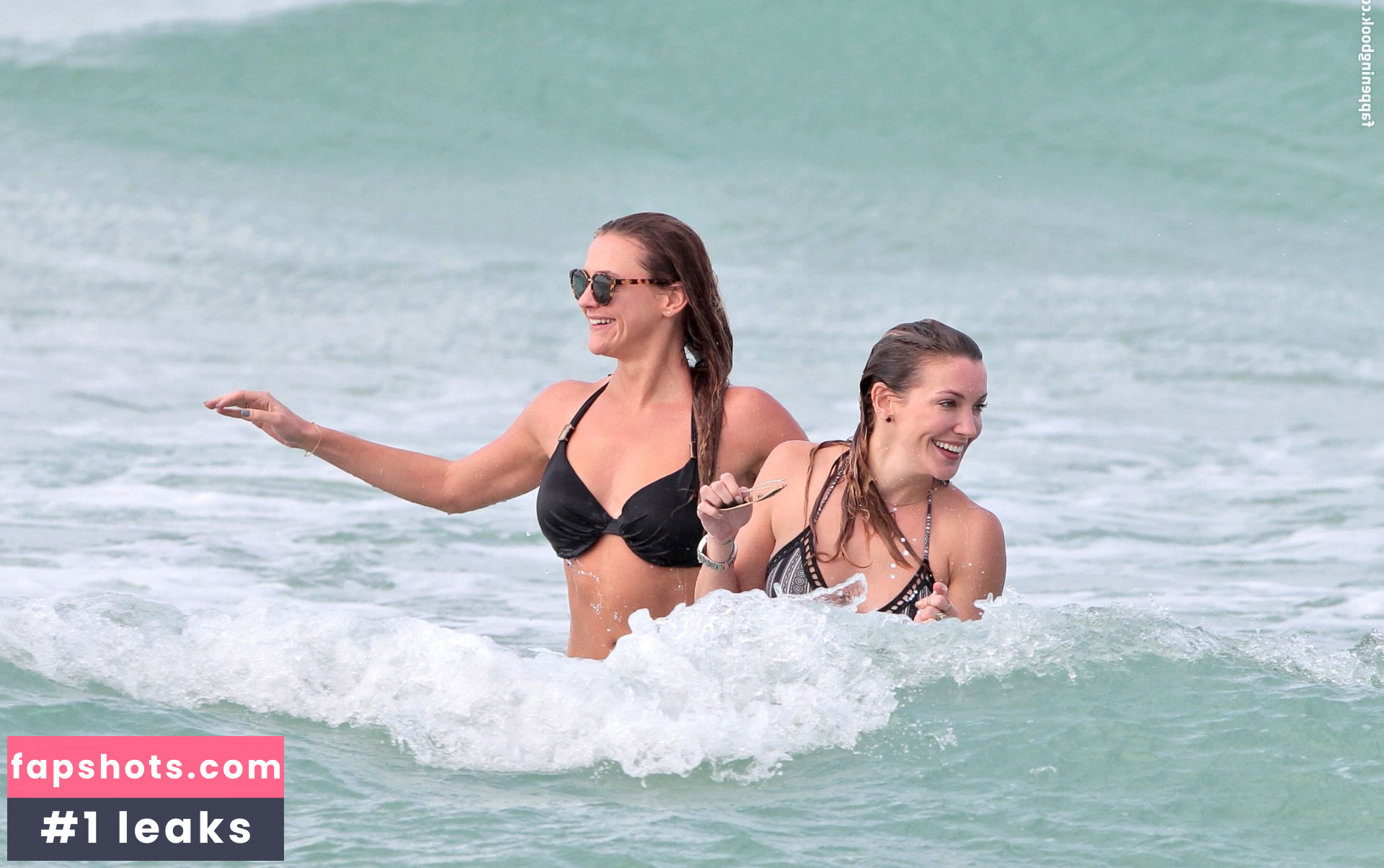 Katie Cassidy gallery photo #404