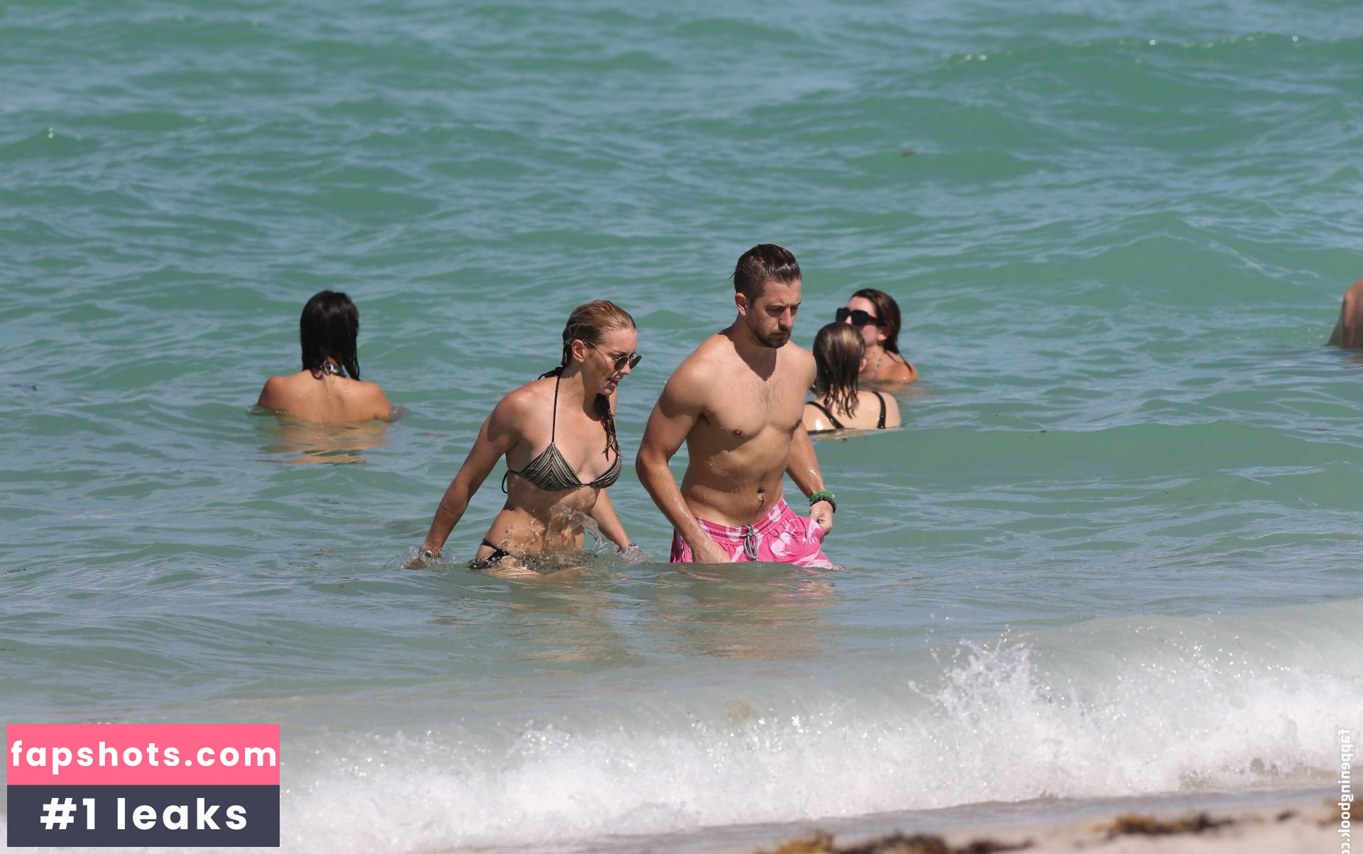 Katie Cassidy gallery photo #517