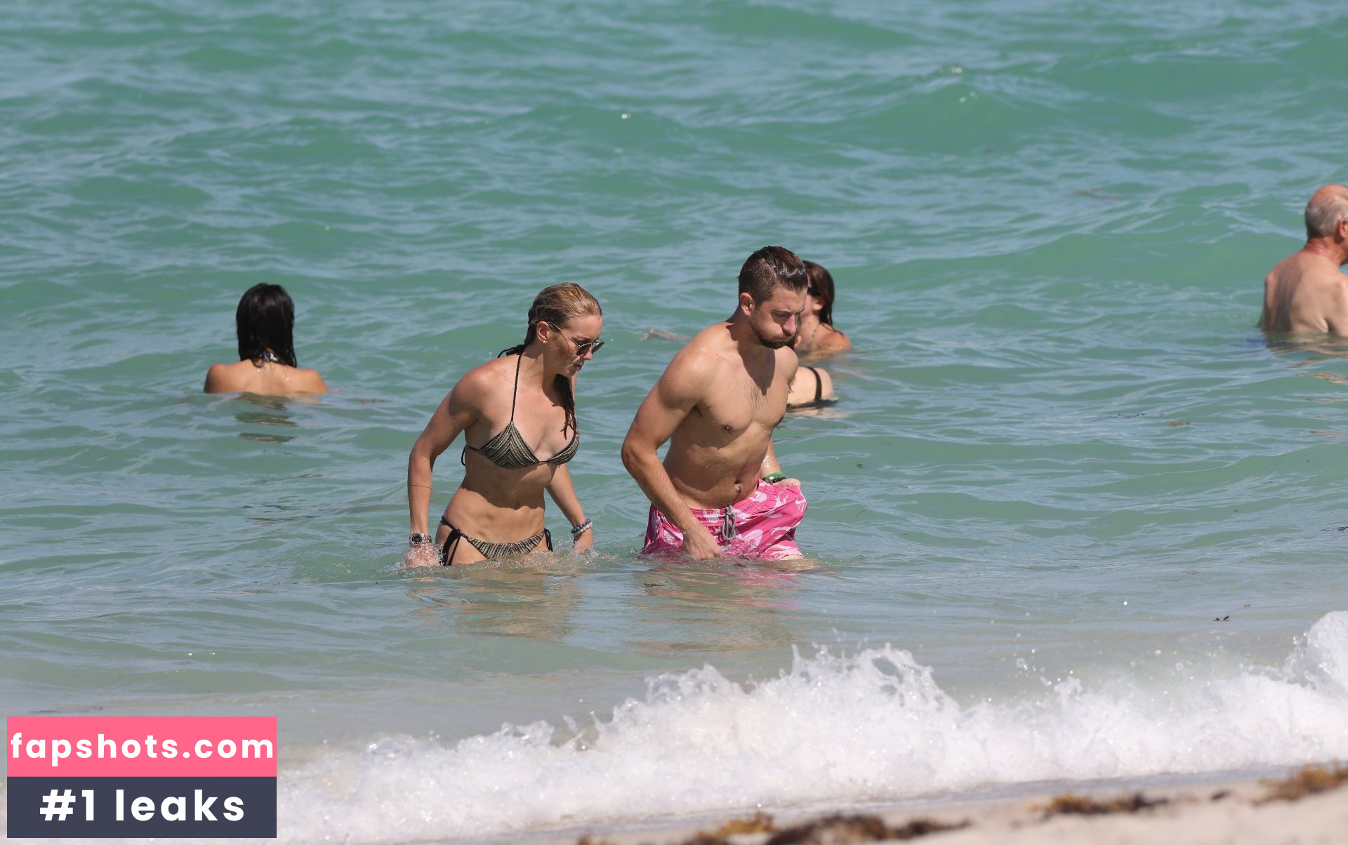 Katie Cassidy gallery photo #518