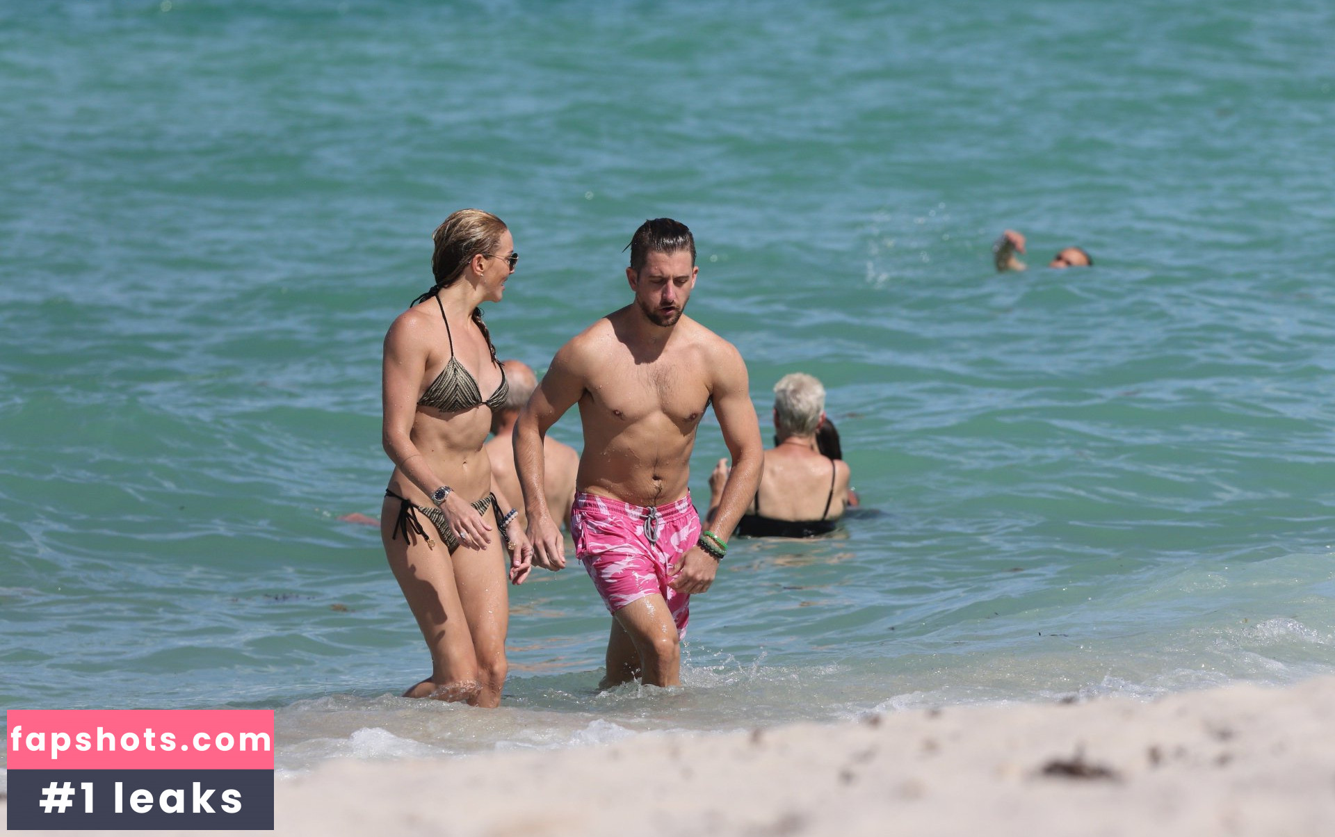 Katie Cassidy gallery photo #519