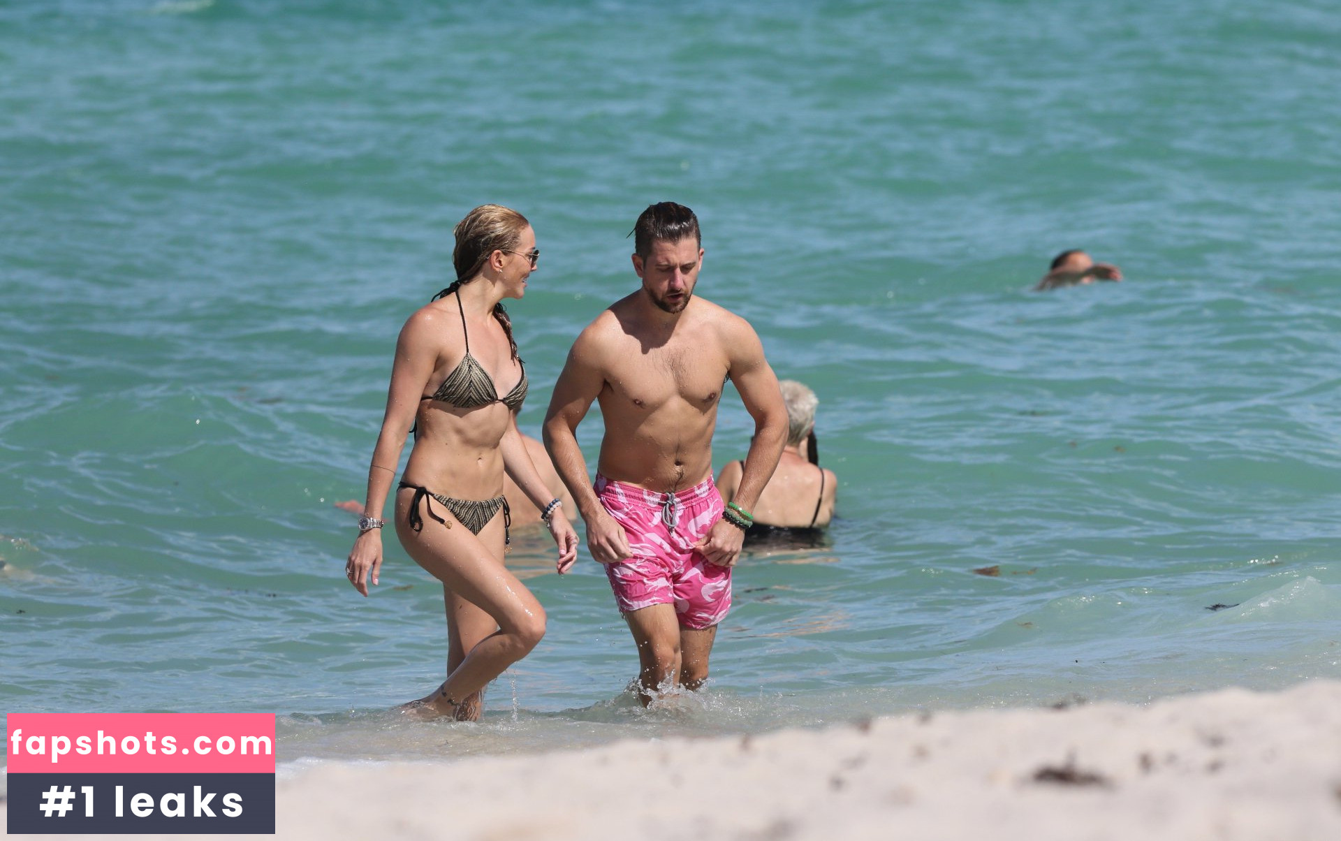 Katie Cassidy gallery photo #521