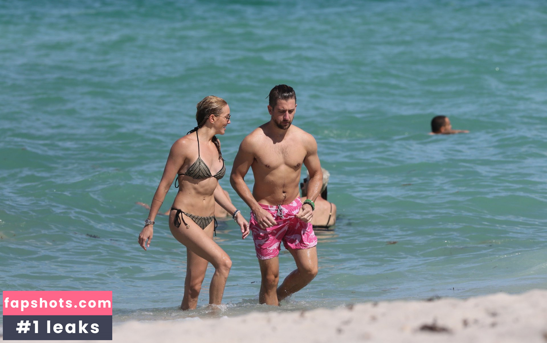 Katie Cassidy gallery photo #523