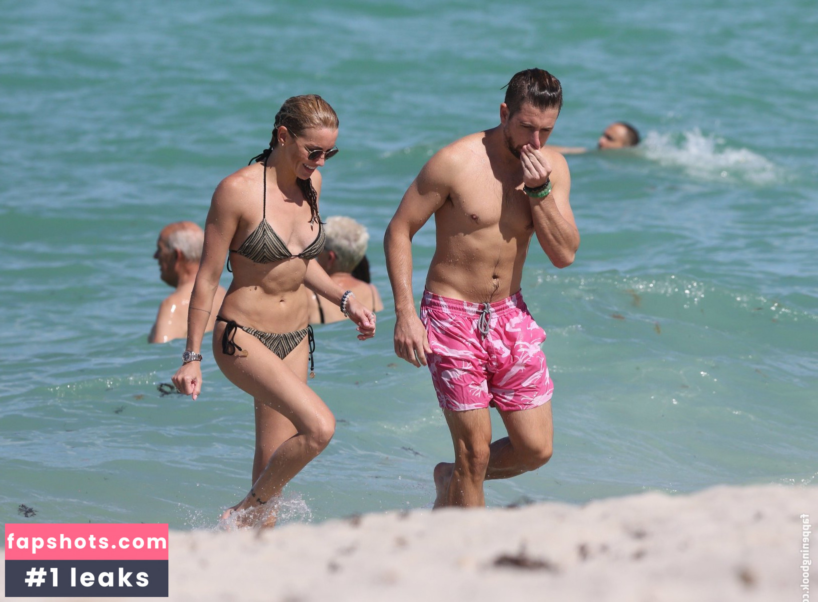Katie Cassidy gallery photo #524