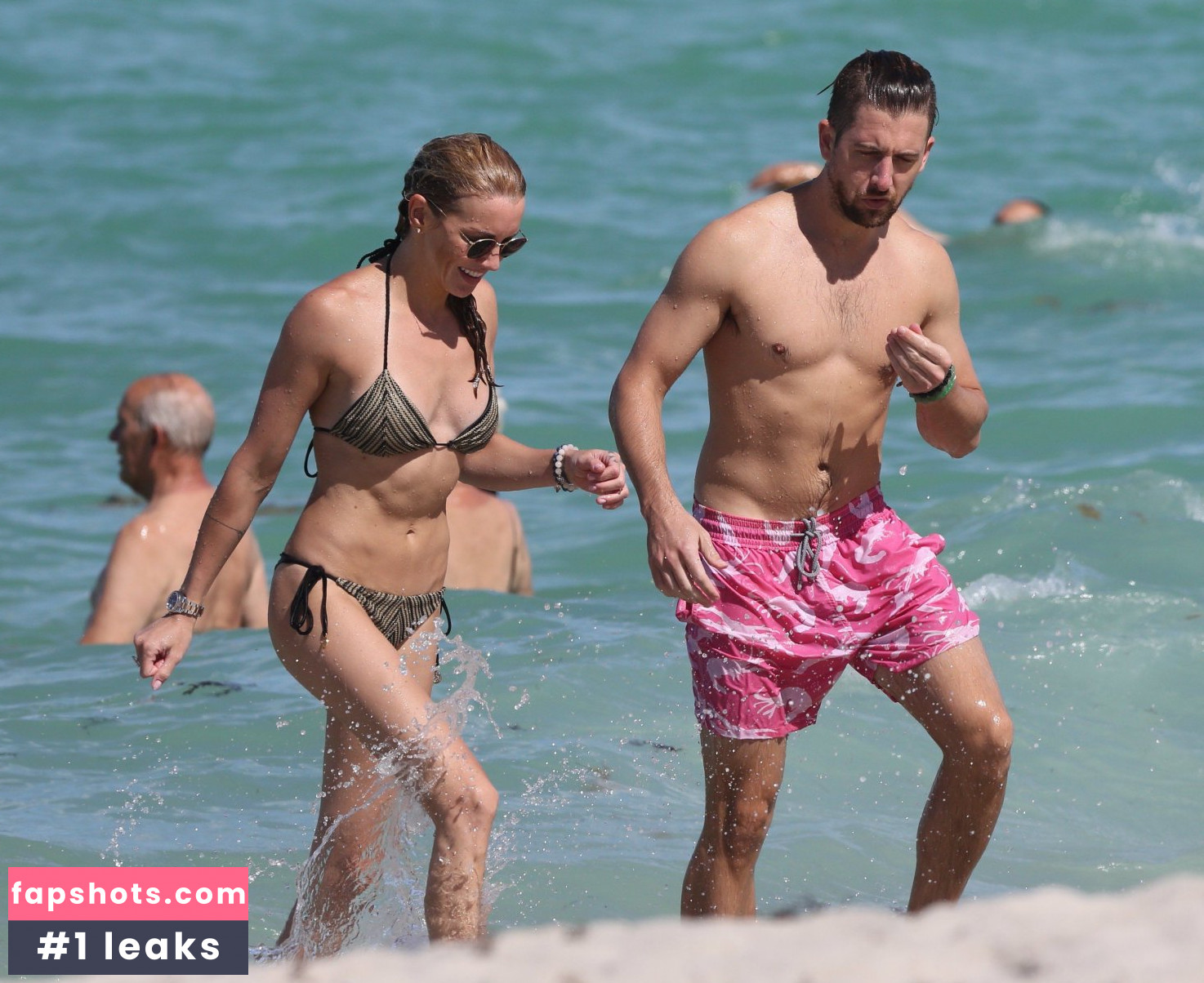 Katie Cassidy gallery photo #525