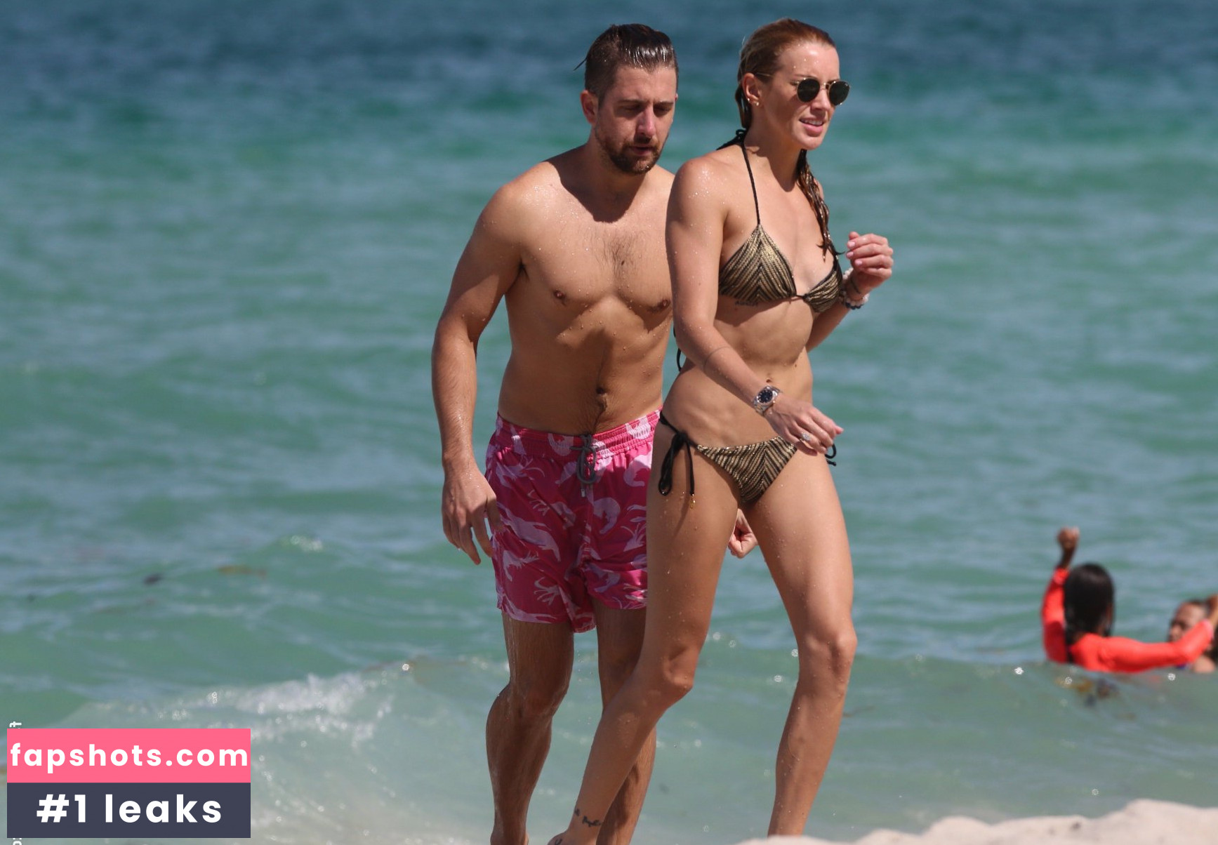 Katie Cassidy gallery photo #529