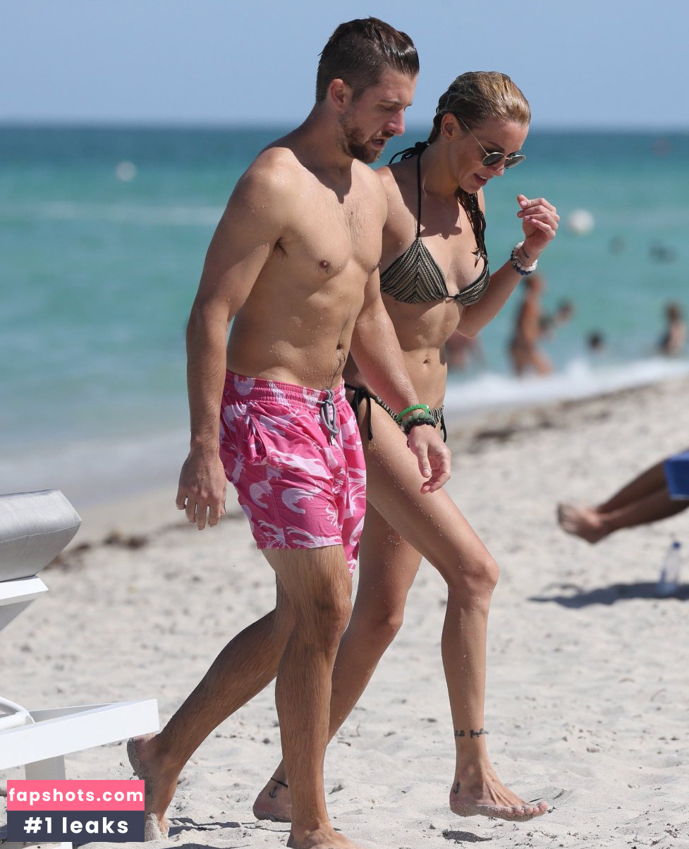 Katie Cassidy gallery photo #530