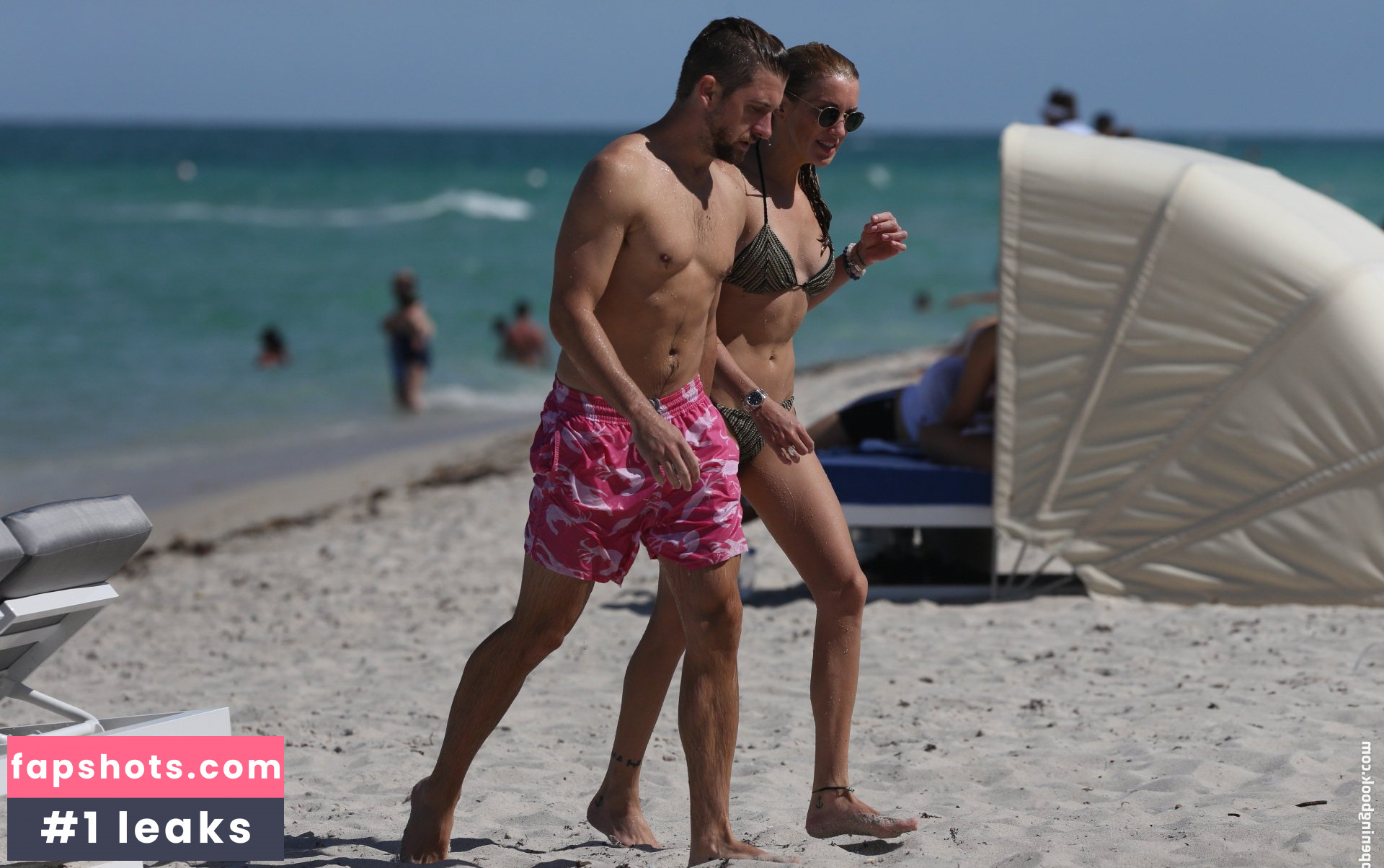 Katie Cassidy gallery photo #534