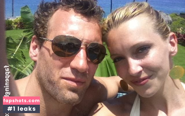 Katie Cassidy gallery photo #557