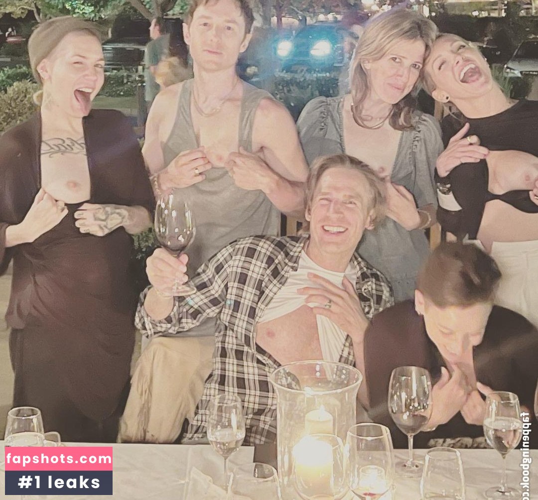 Katie Cassidy gallery photo #91