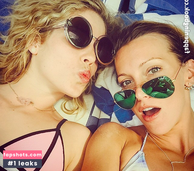 Katie Cassidy gallery photo #98