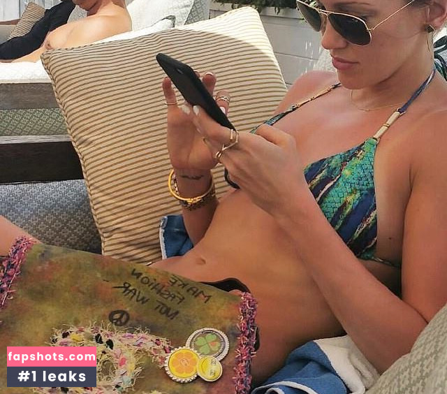 Katie Cassidy gallery photo #100