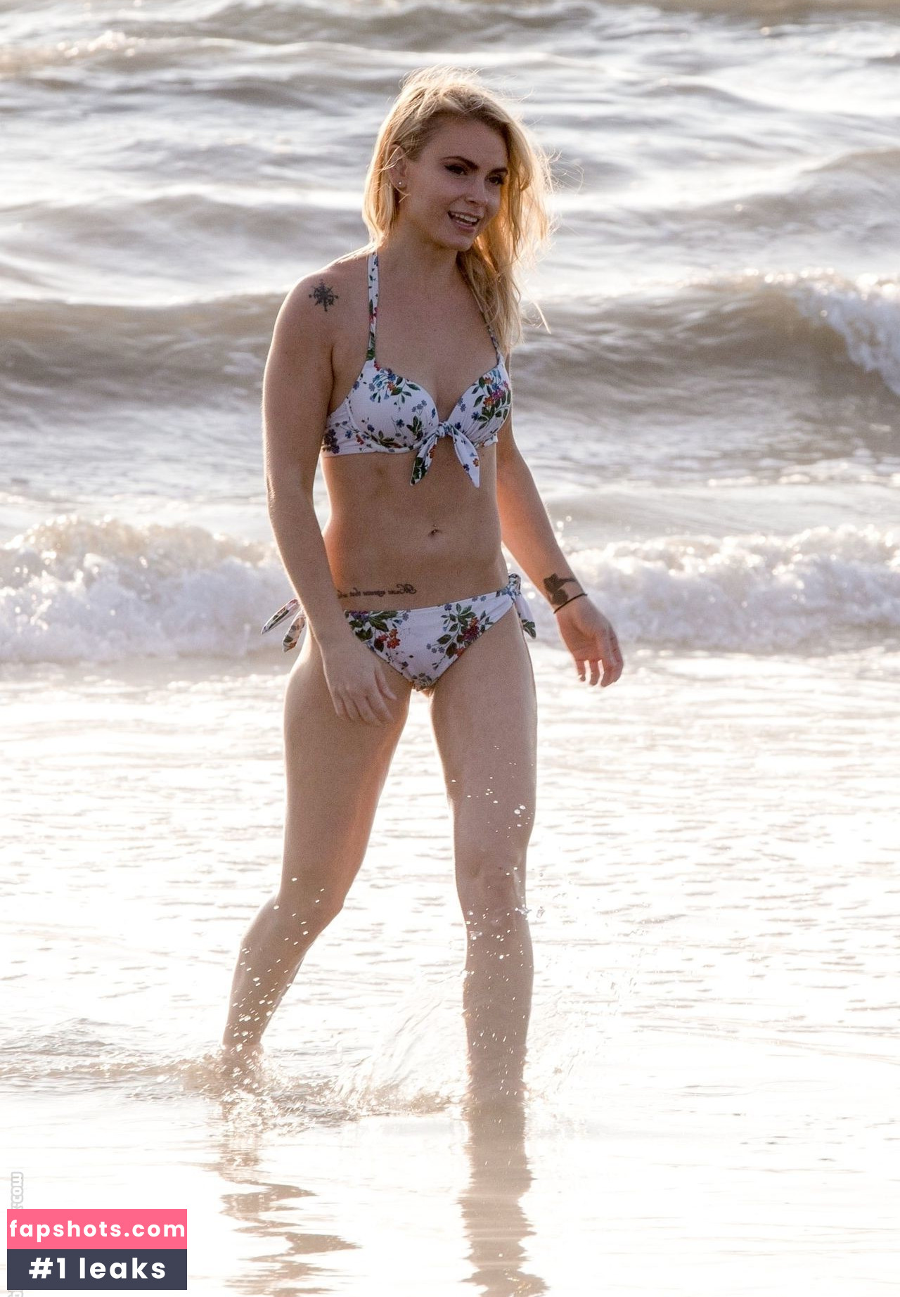 Katie Cherry gallery photo #29