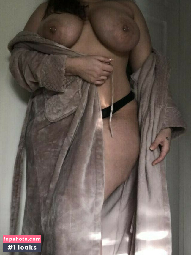 Katie Cummings gallery photo #27