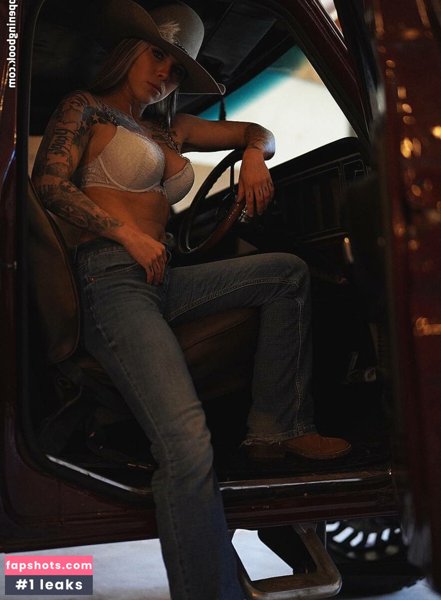 Katie Noel gallery photo #15