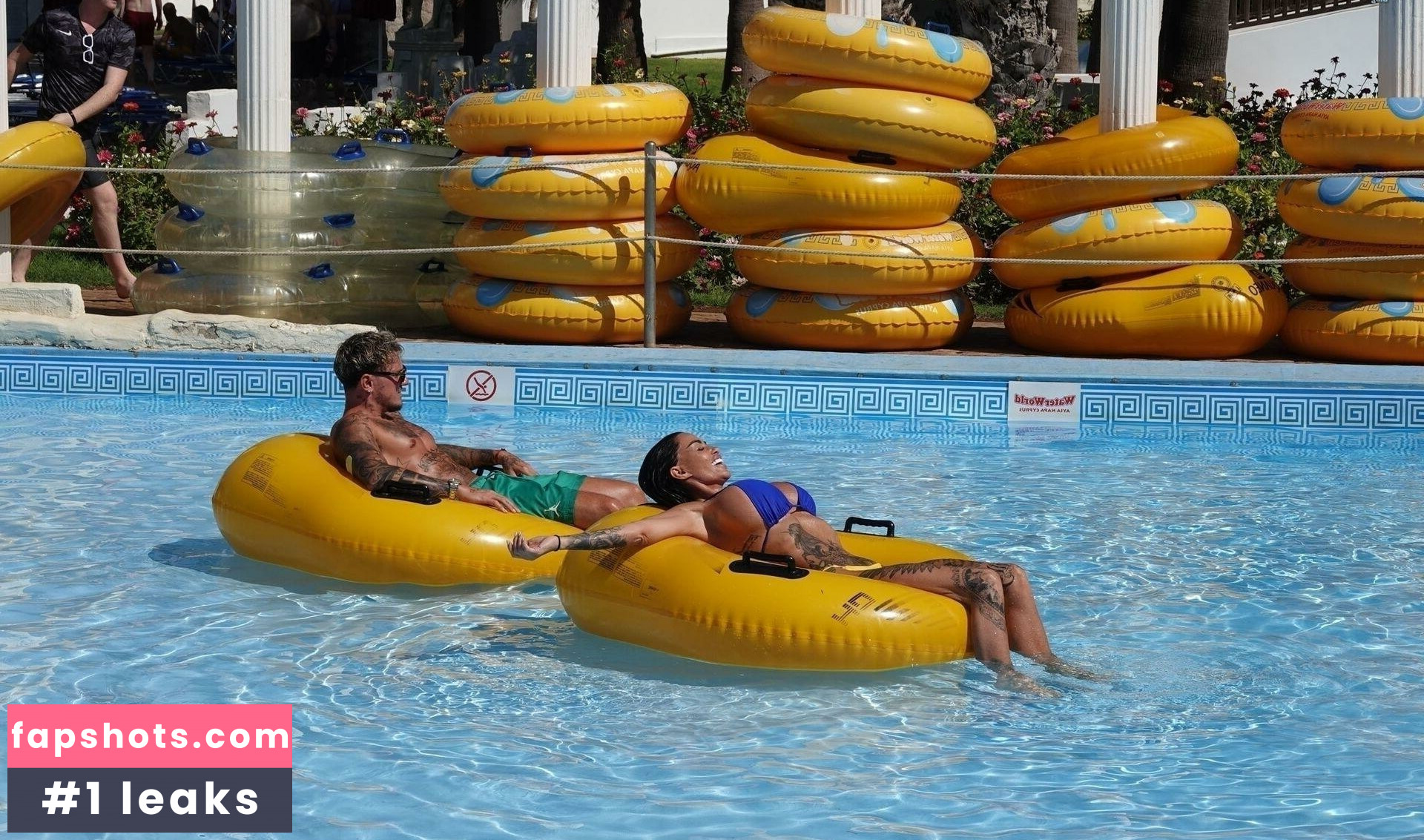 Katie Price gallery photo #32