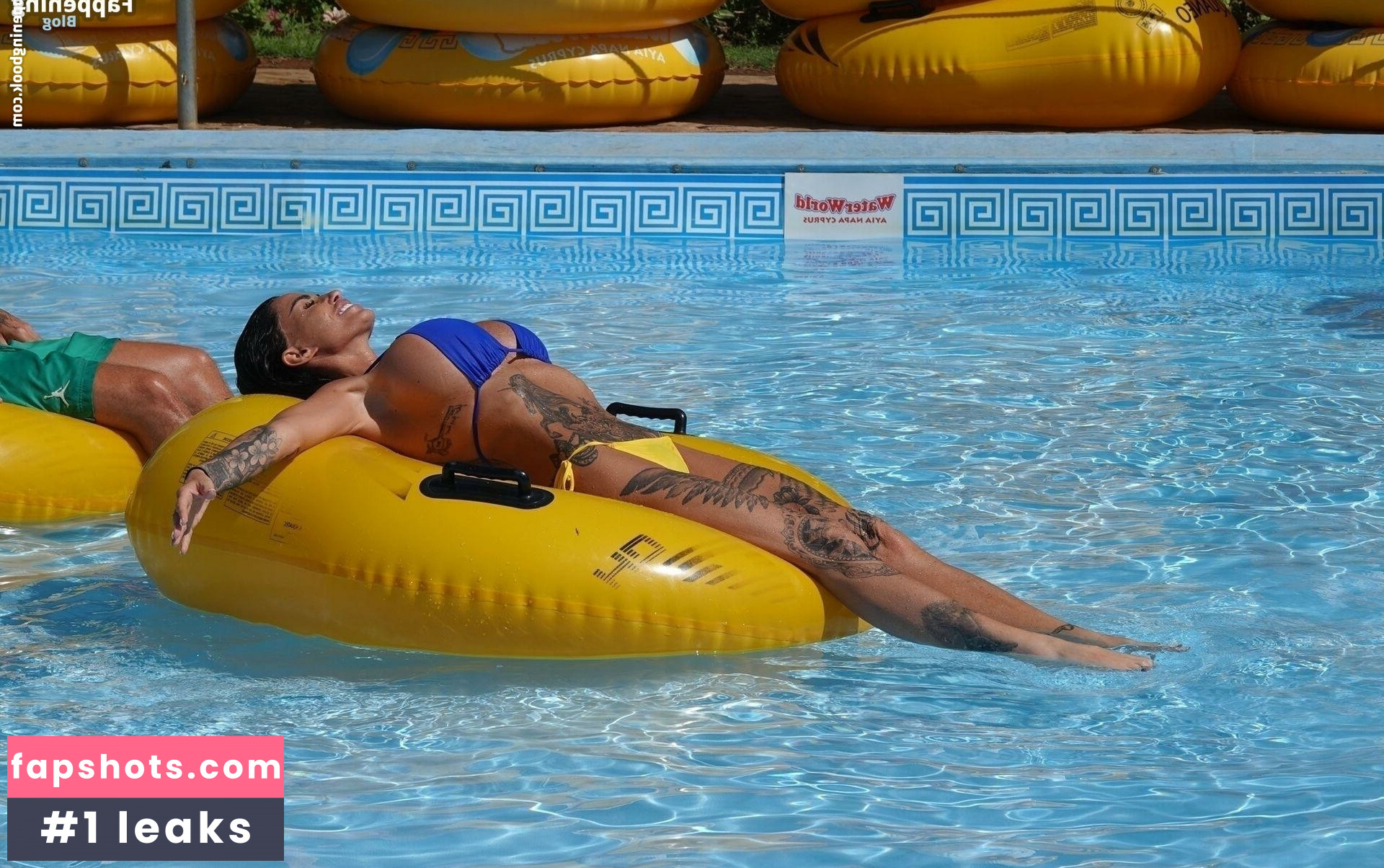 Katie Price gallery photo #33