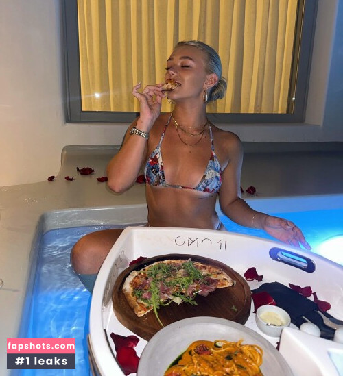 Katie Sigmond gallery photo #4