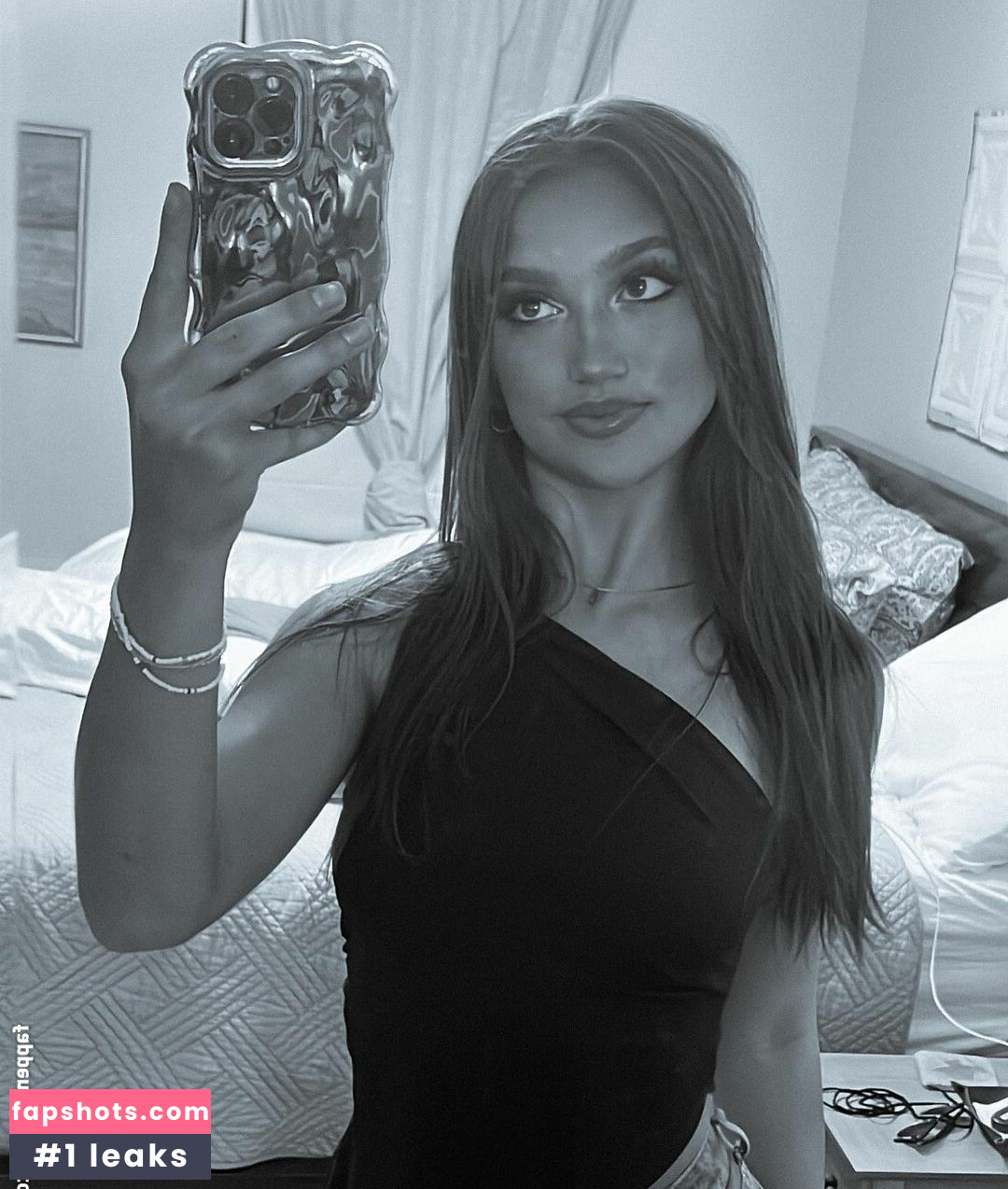 Katie Thompson gallery photo #15