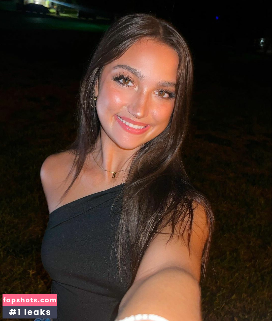 Katie Thompson gallery photo #19