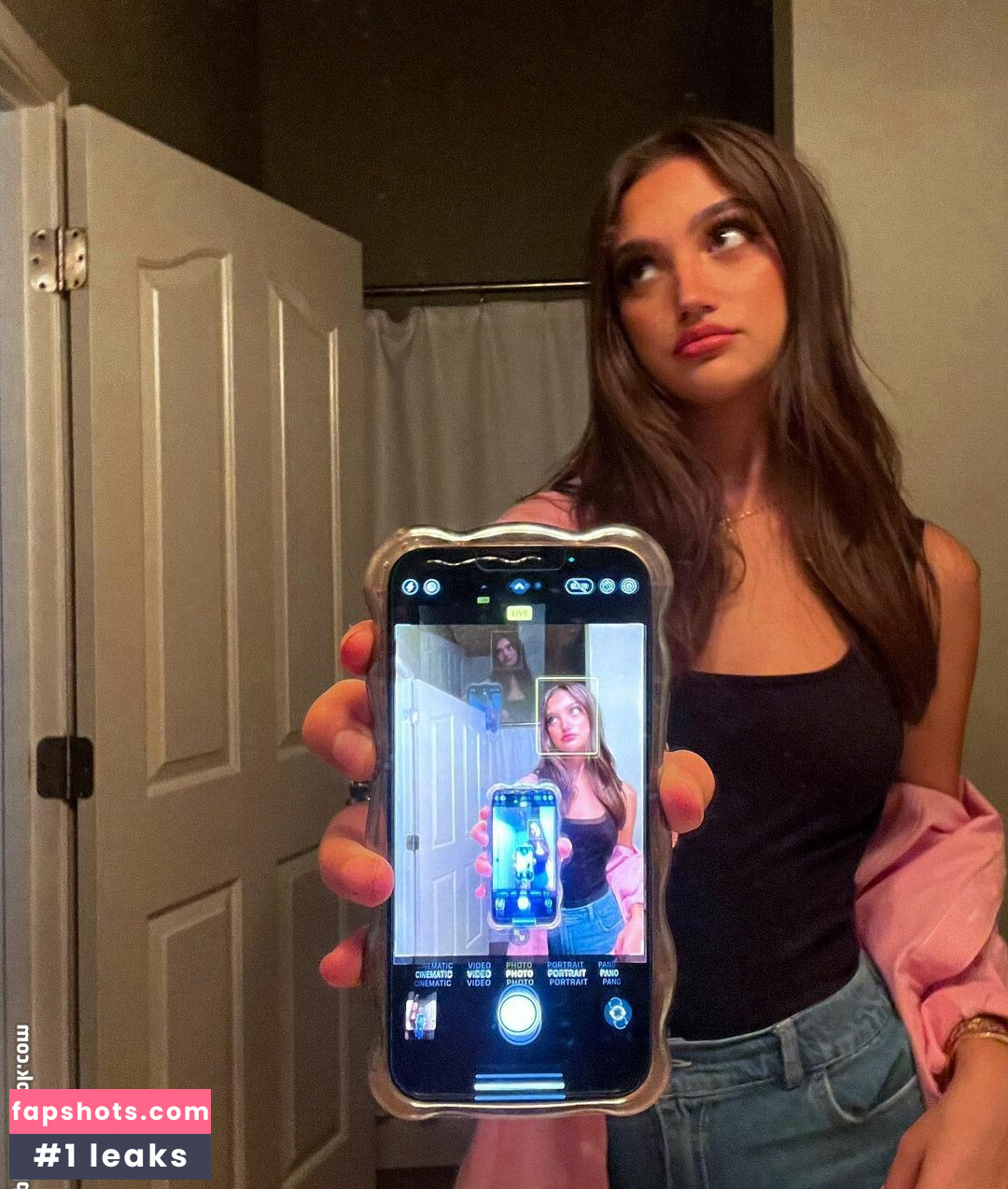 Katie Thompson gallery photo #24