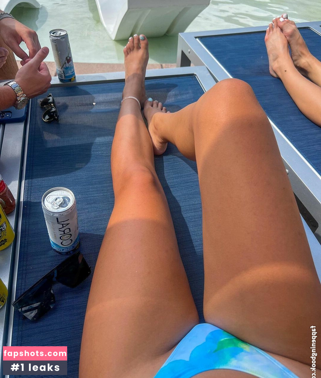 Katie Thompson gallery photo #28