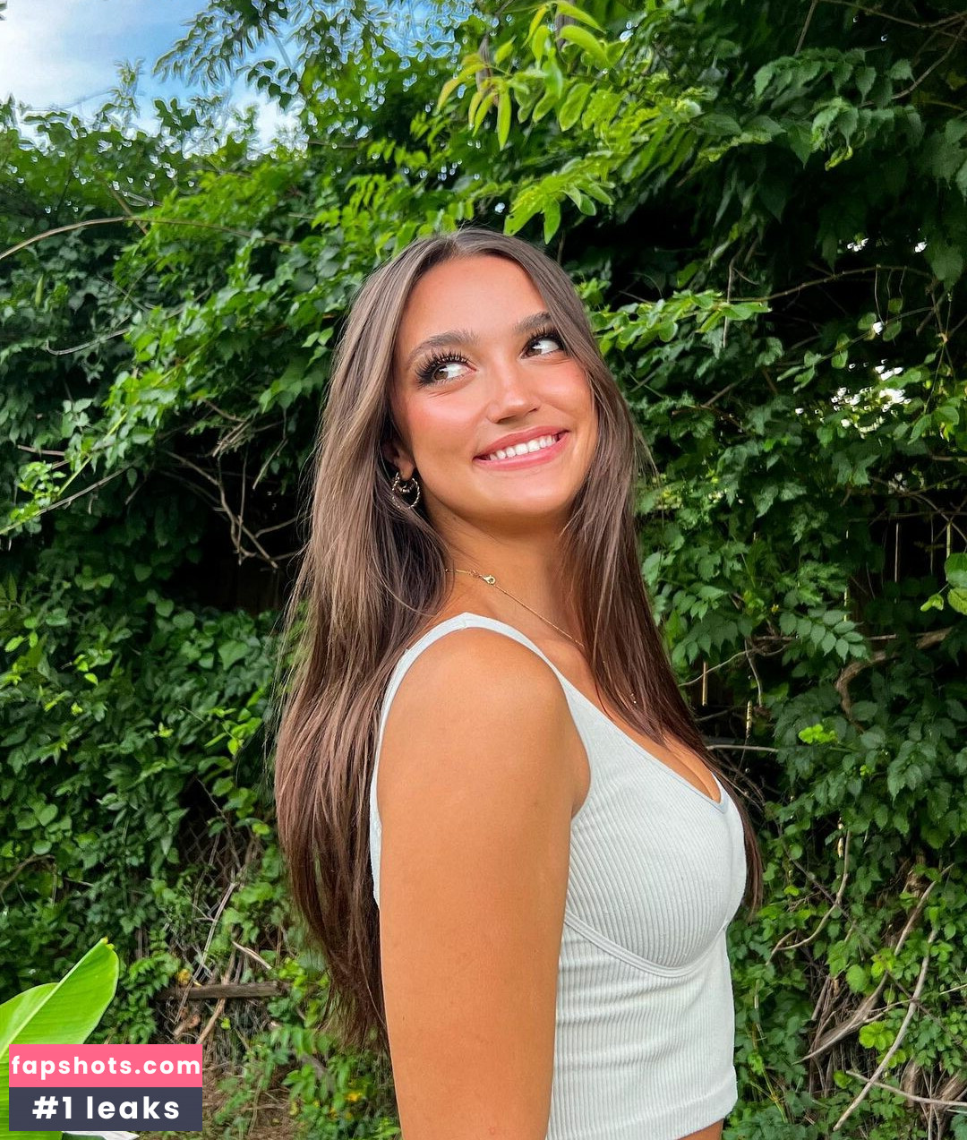 Katie Thompson gallery photo #30