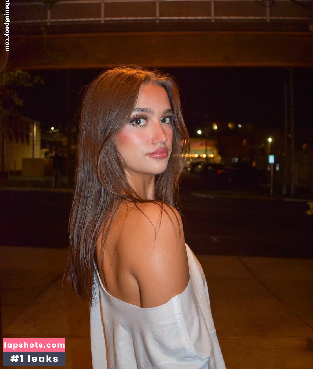 Katie Thompson gallery photo #34