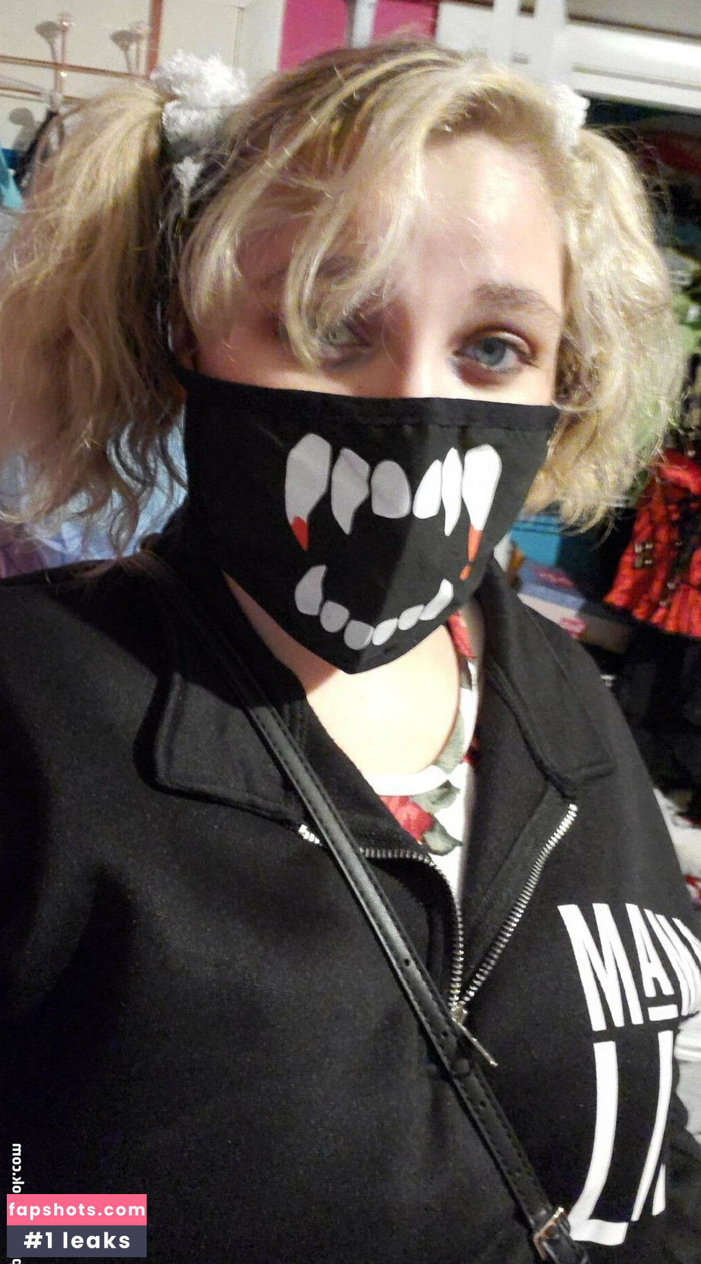 katiebugkitty122 nude babe gallery