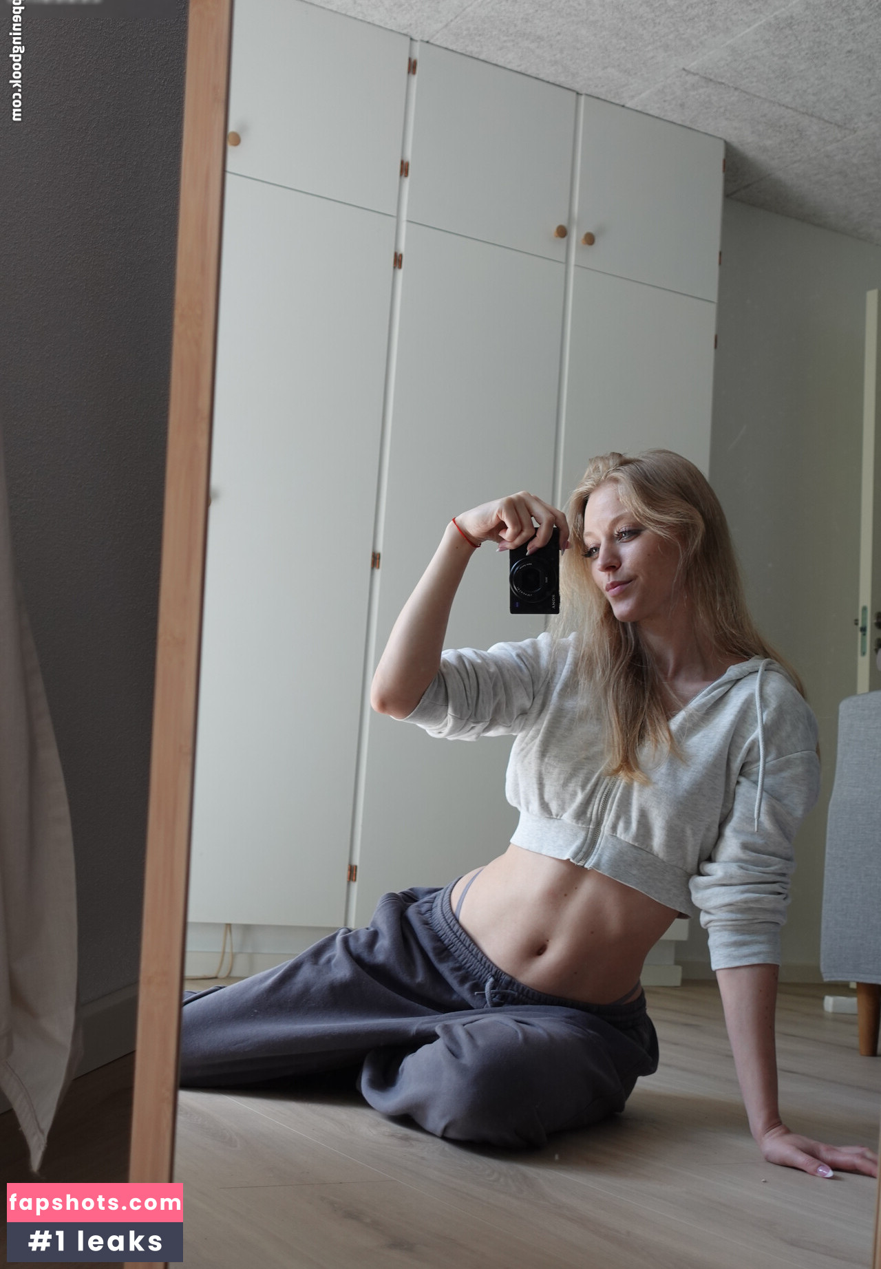 Katrine ASMR gallery photo #6