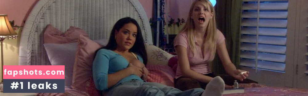 Katy Mixon gallery photo #22