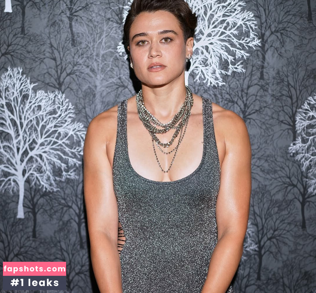 Katy O’Brian gallery photo #11