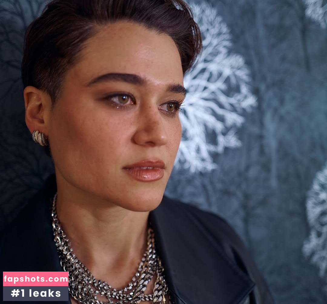 Katy O’Brian gallery photo #14