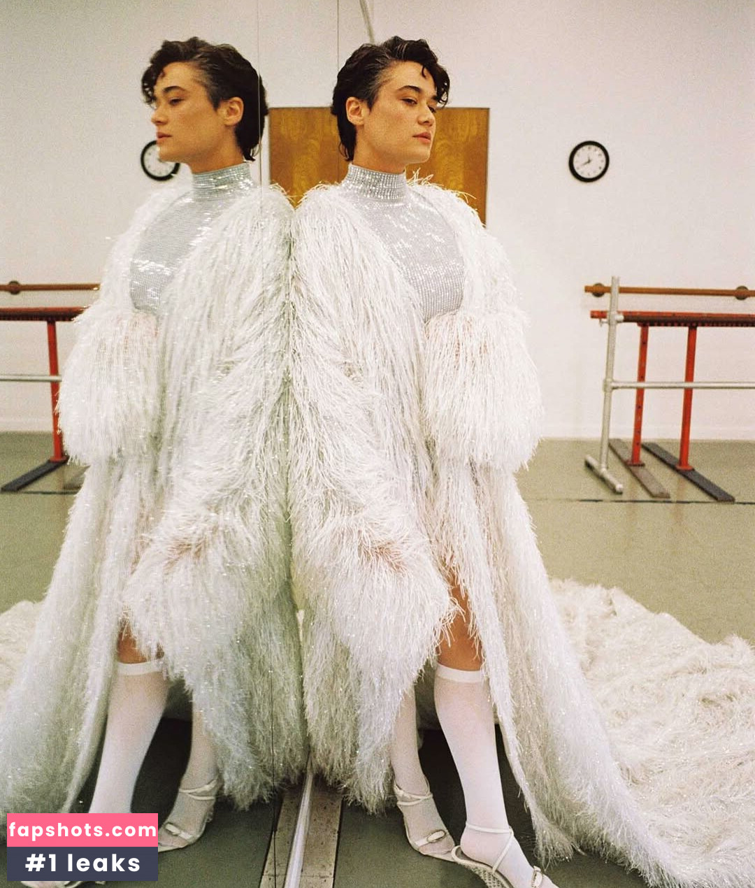 Katy O’Brian nude babe gallery