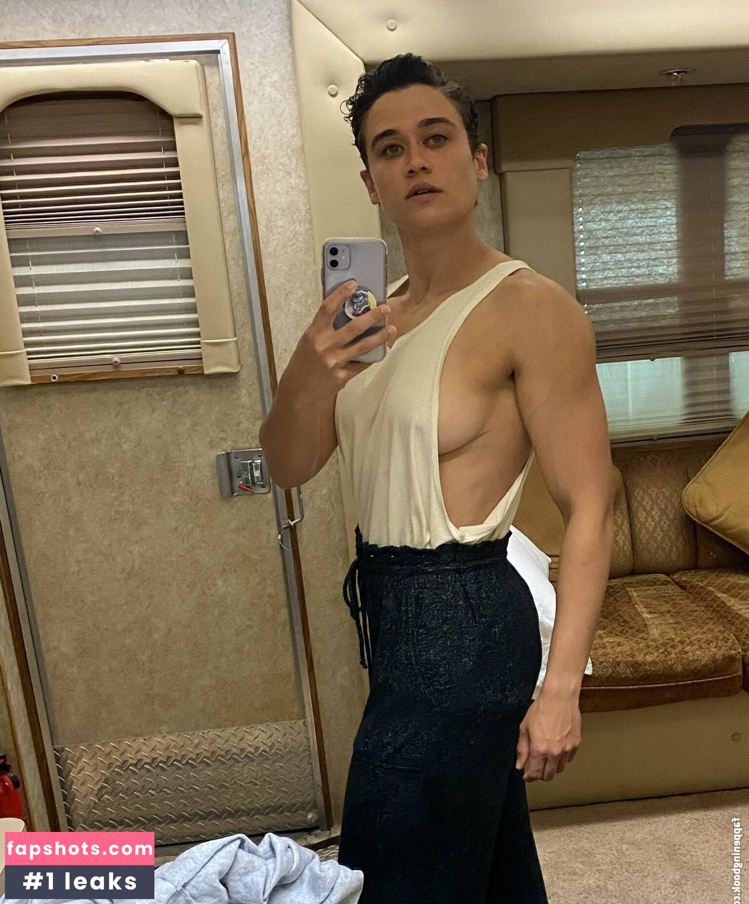 Katy O’Brian gallery photo #37