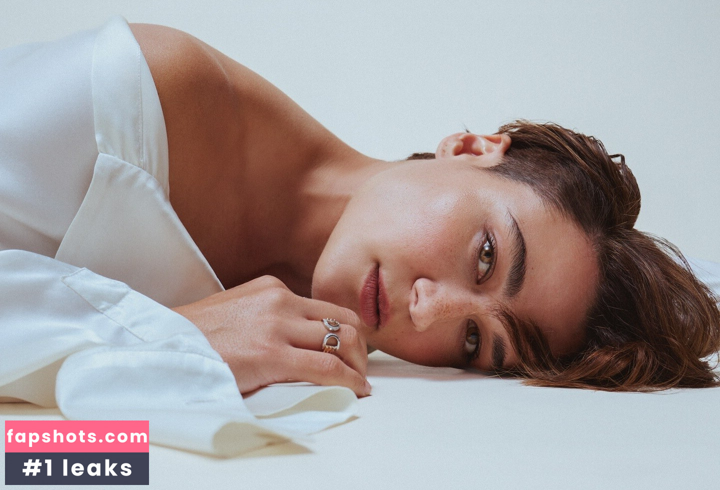 Katy O’Brian gallery photo #10