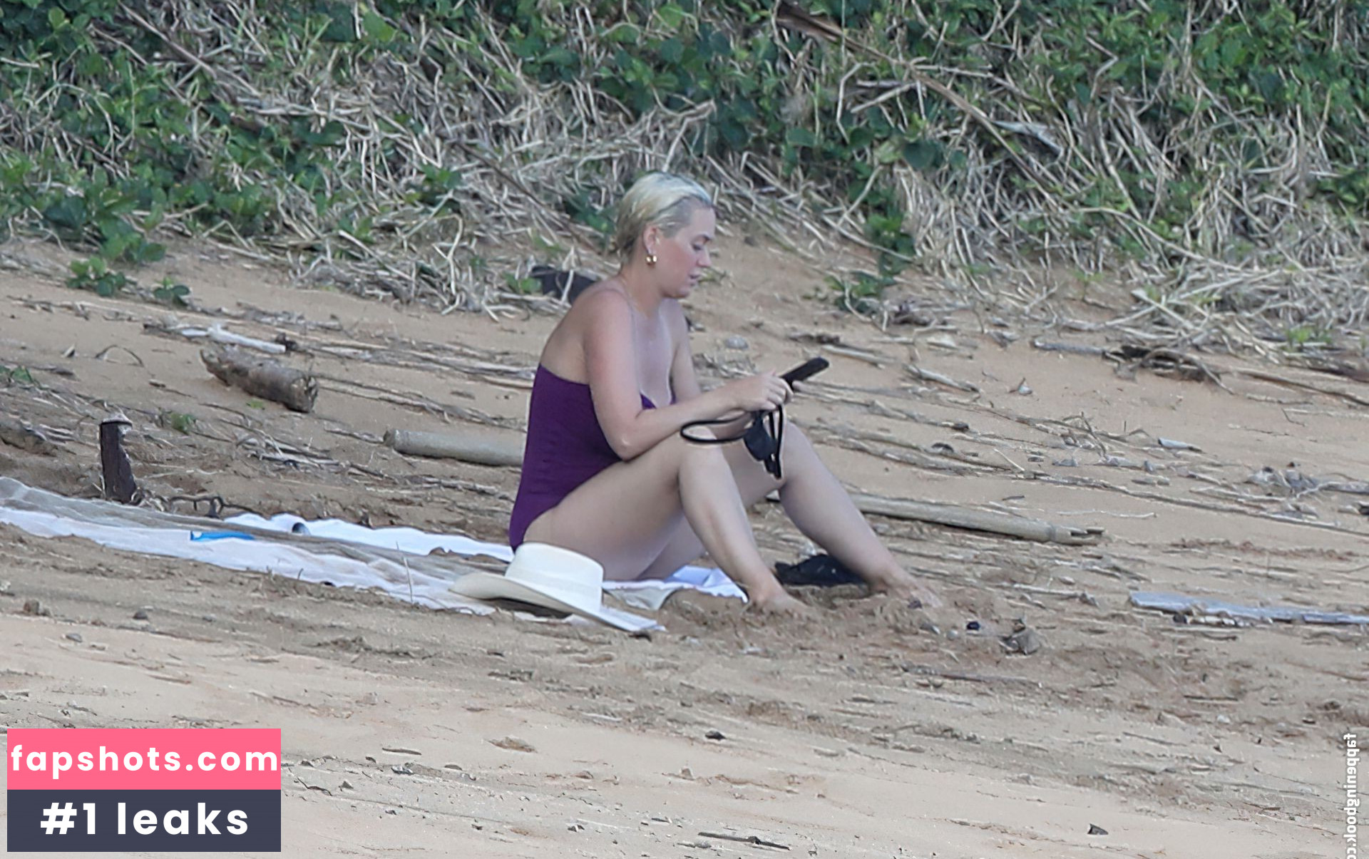 Katy Perry gallery photo #3686