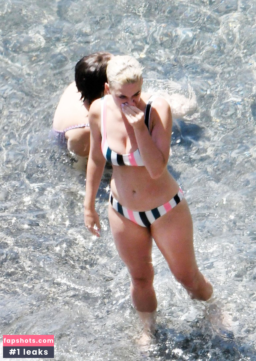 Katy Perry gallery photo #6104