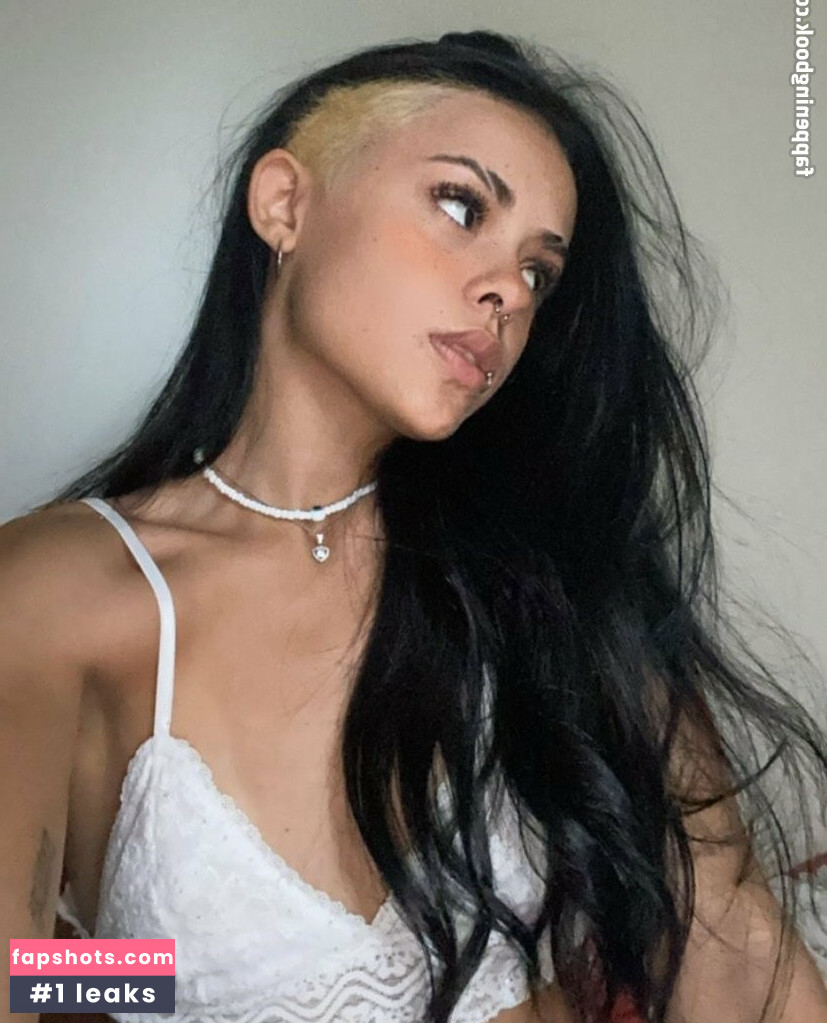 Kawencinha nude babe gallery