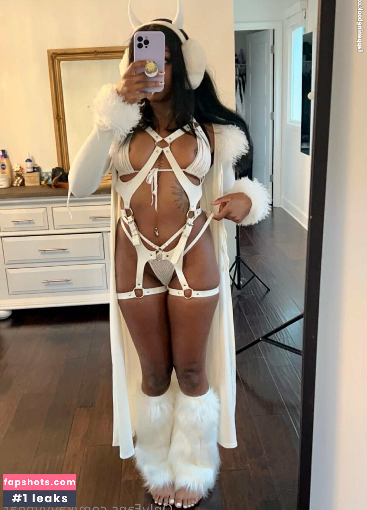 Kay Bear gallery photo #75