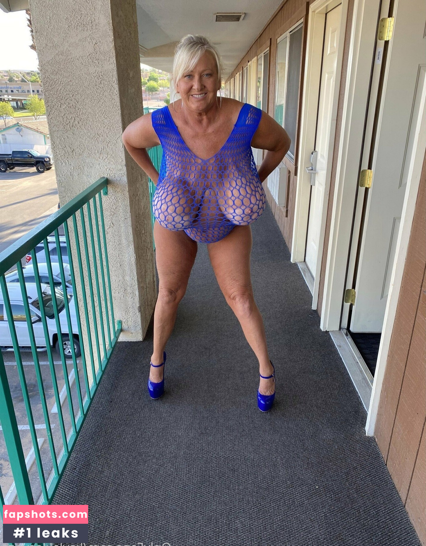 kaylakleevage gallery photo #27