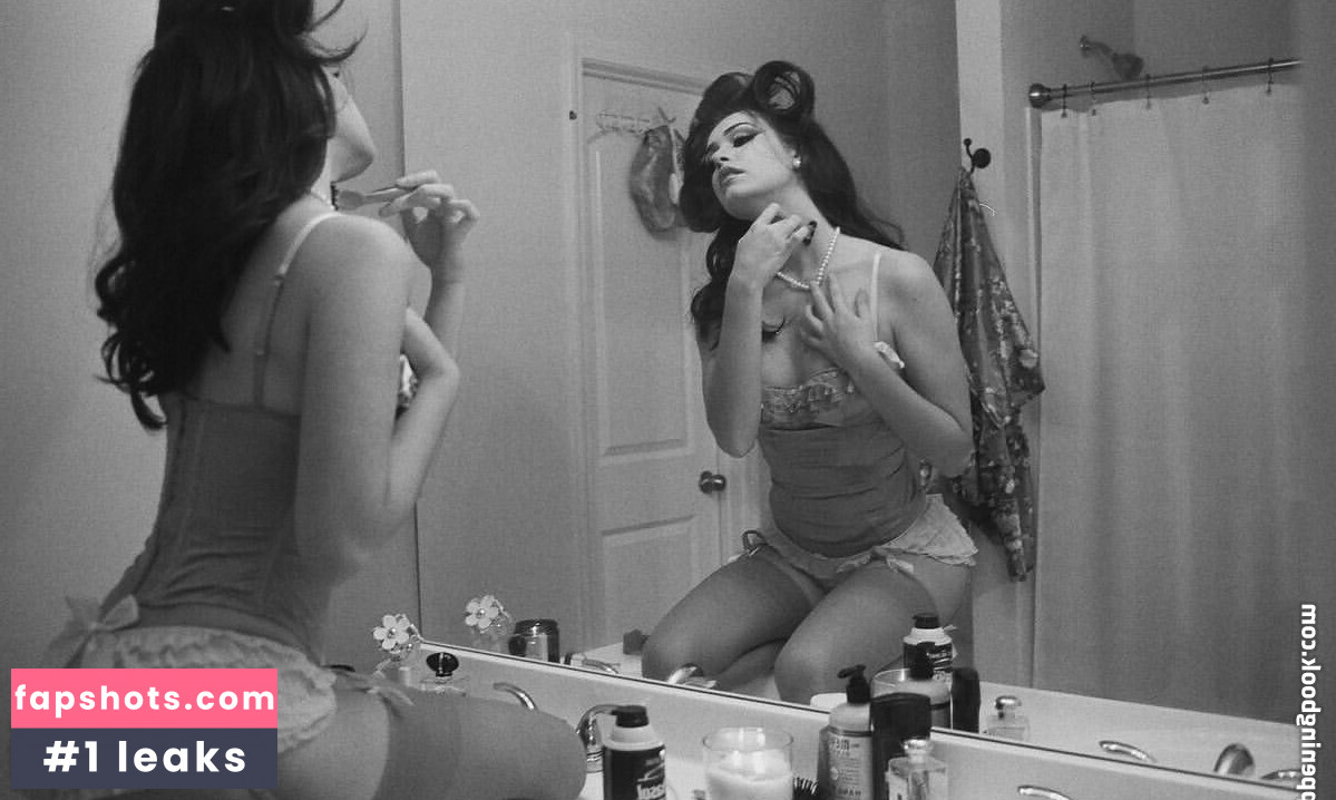 Kaylee Bryant gallery photo #6