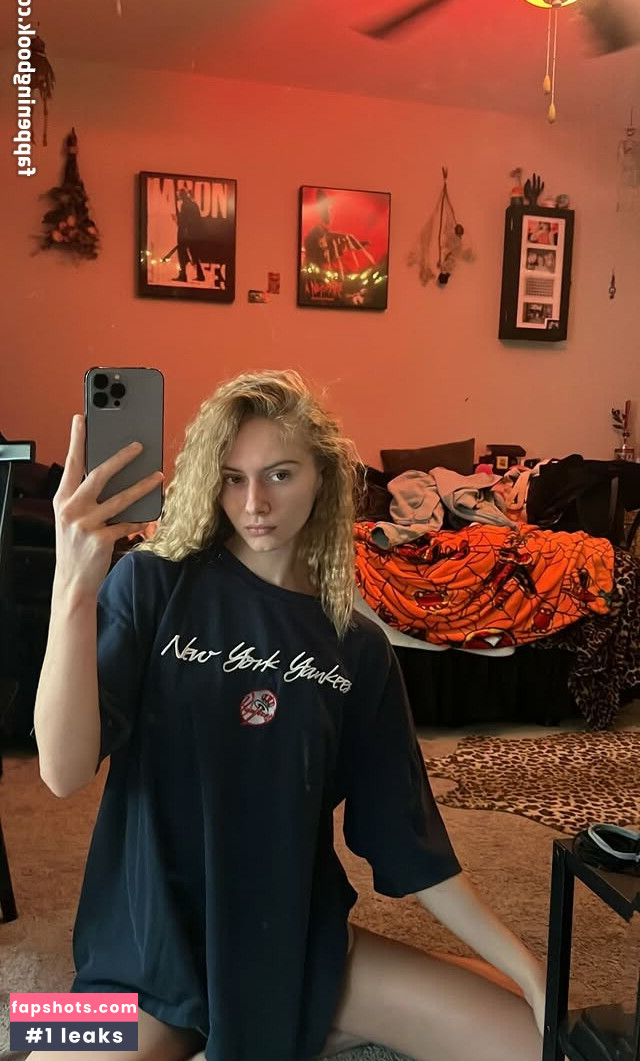 Keira Lhotan gallery photo #8