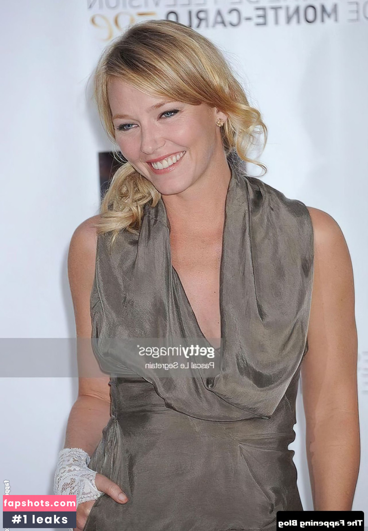 Kelli Giddish gallery photo #11