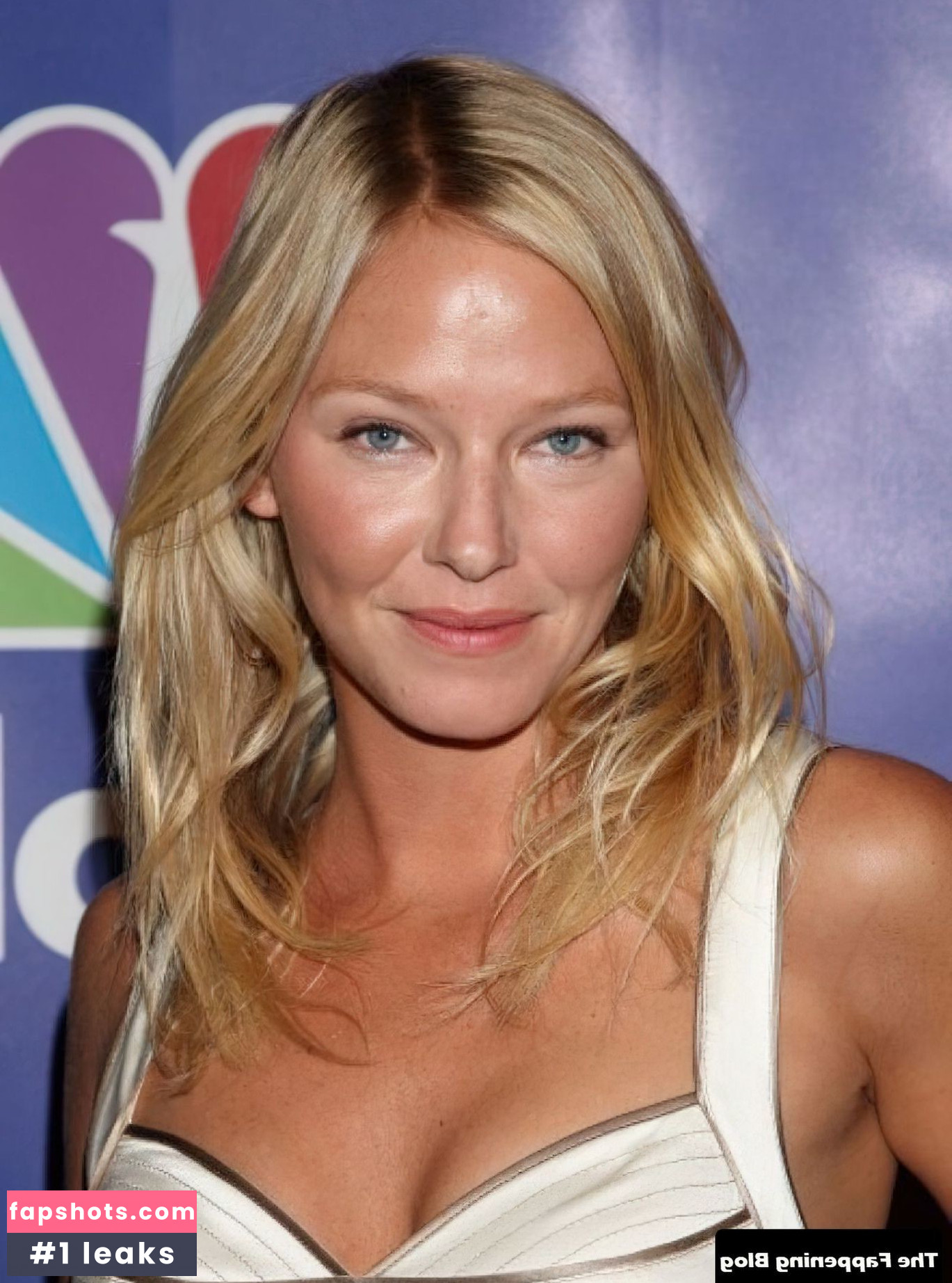 Kelli Giddish gallery photo #10
