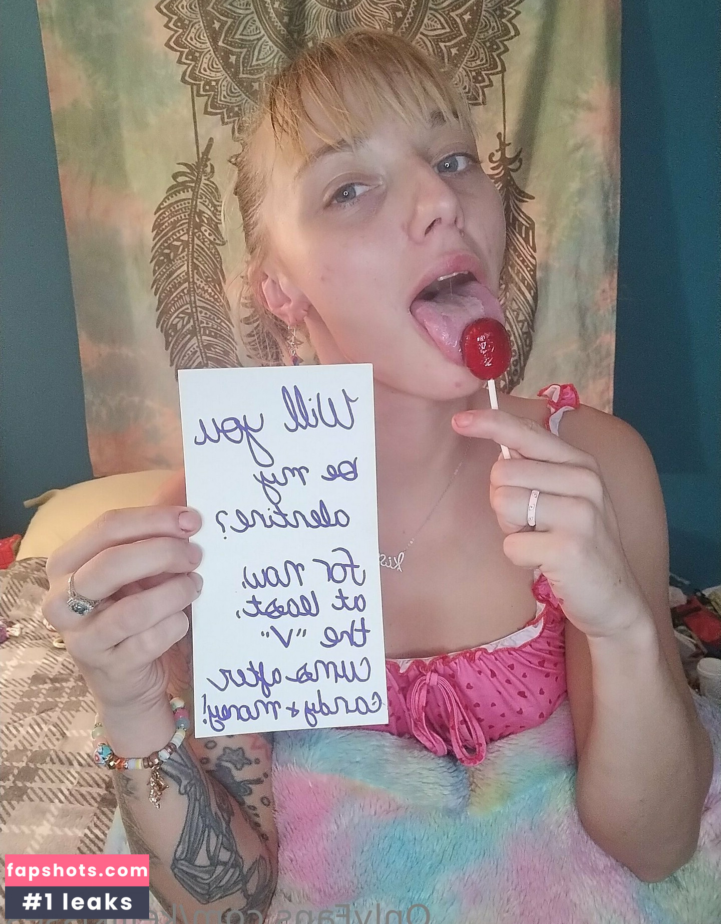 Kelli Kisses gallery photo #3