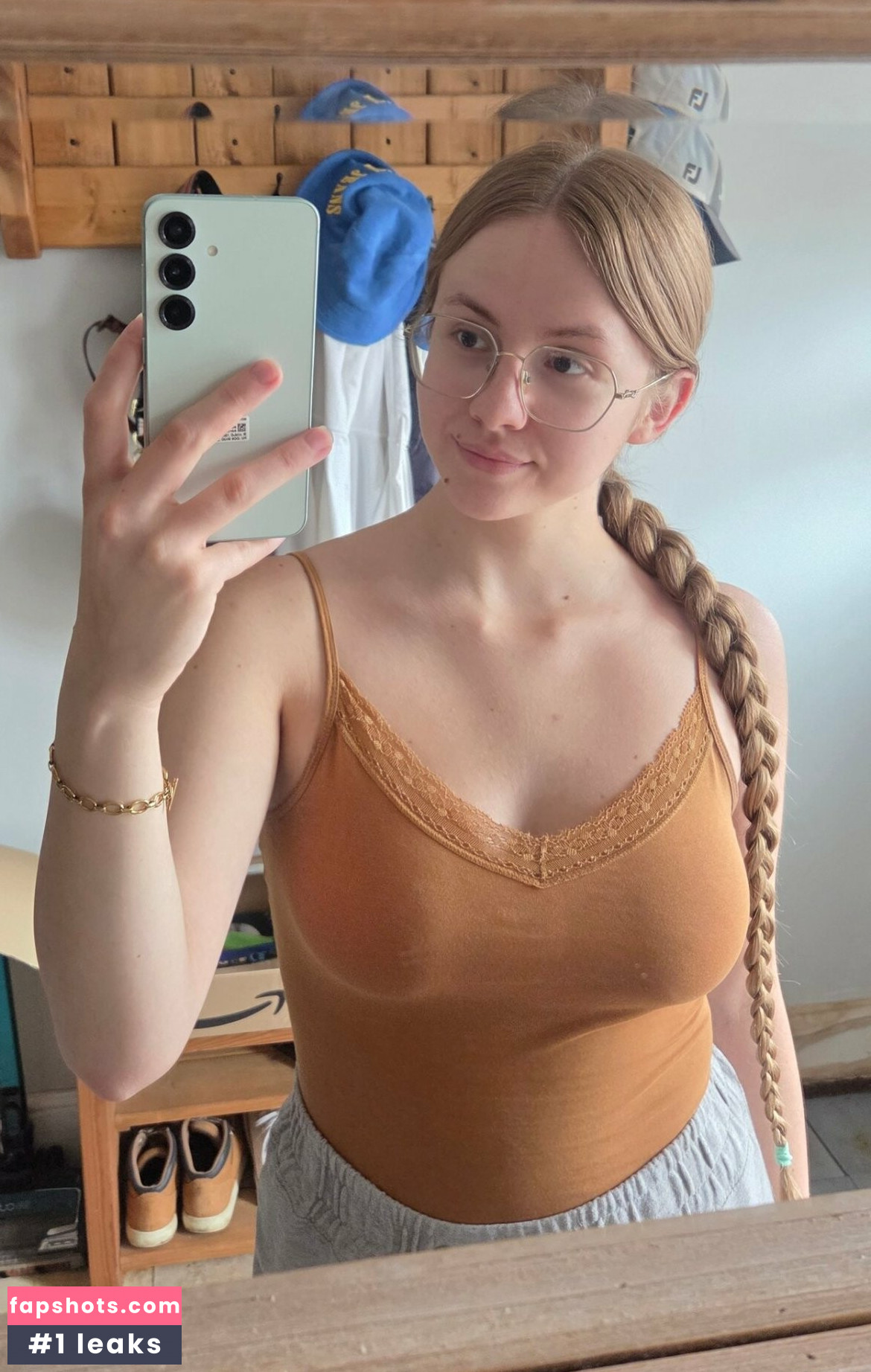 KellieB gallery photo #18