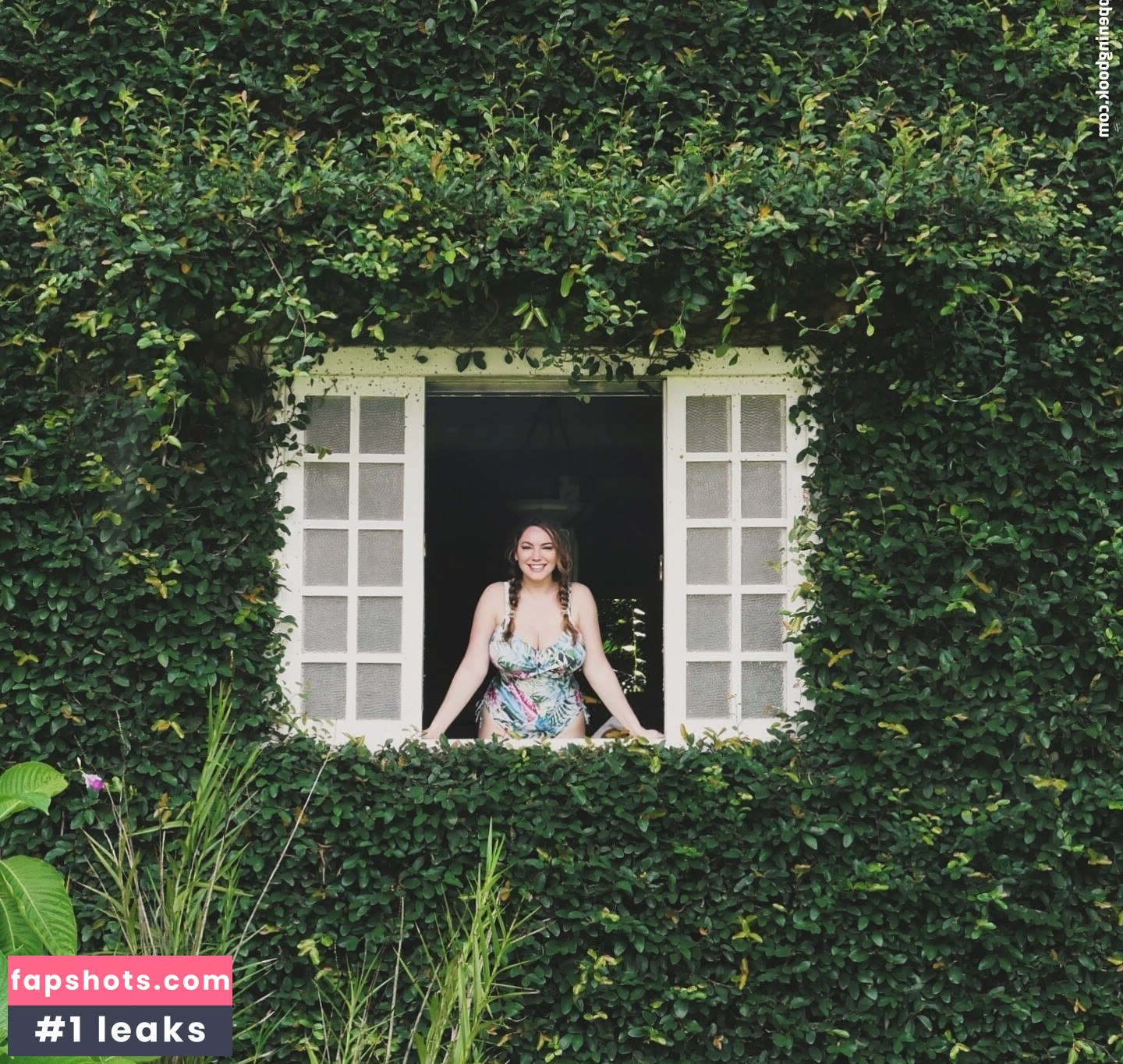 Kelly Brook gallery photo #110