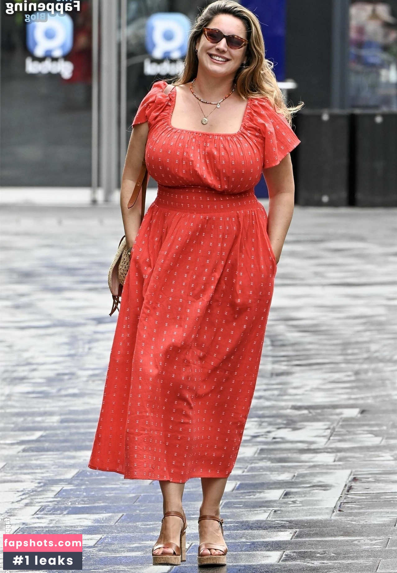 Kelly Brook gallery photo #131