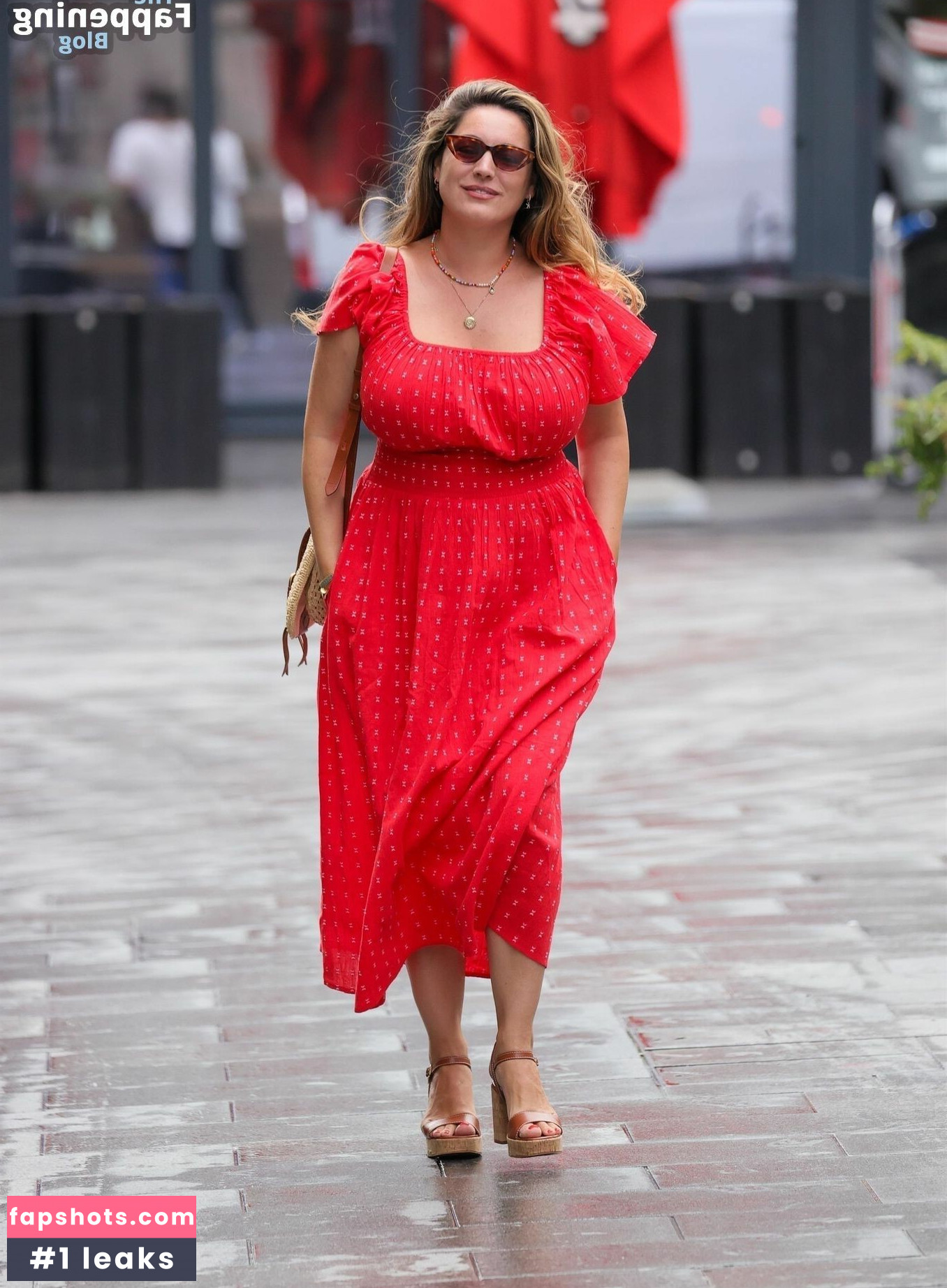 Kelly Brook gallery photo #138